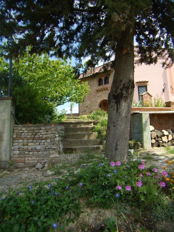 Апартаменты Nido Di Rondine Монтеспертоли Экстерьер фото